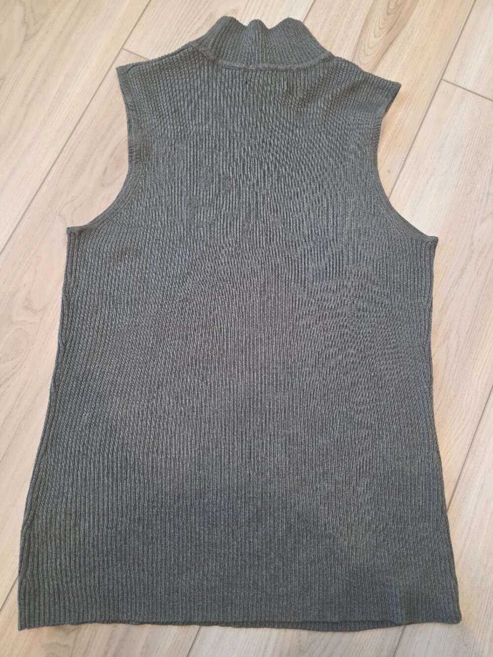Dana Buchman Ribbed Knit Sleeveless Turtleneck Top – Dark Gray, Size L